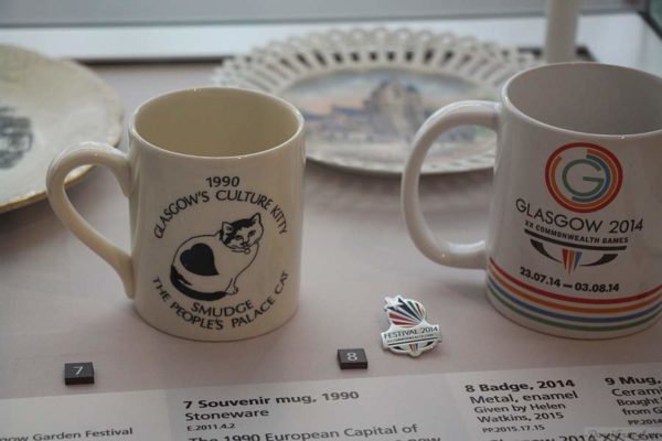 Шотландия. Глазго. Народный дворец. Музей Глазго. Кружка с кошкой Смадж.