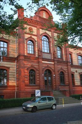 Шверин. Здание Fachhochschule des Mittelstands.
